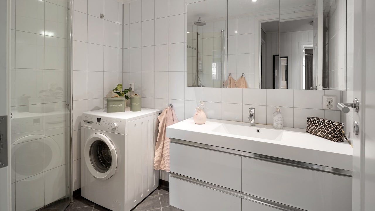 Why Do Mirror Edges Turn Black? 10 Moisture And Cleaning Myths Explained Why Do Mirror Edges Turn Black? 10 Moisture And Cleaning Myths Explained