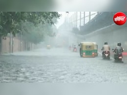 दिल्ली के 6 जिलों में IMD का रेड अलर्ट, बादलों की गड़गड़ाहट के बीच नोएडा में भी तेज बारिश