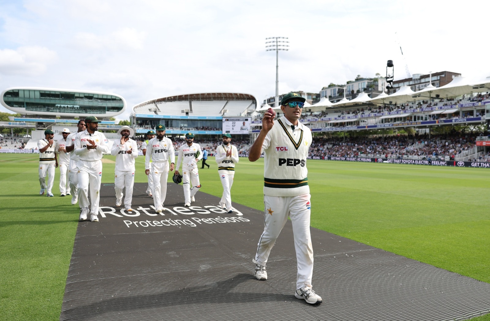 Pakistan Sacks Head Coach Sarfaraz; Drops Seven From Squad After Poor England Test Show
