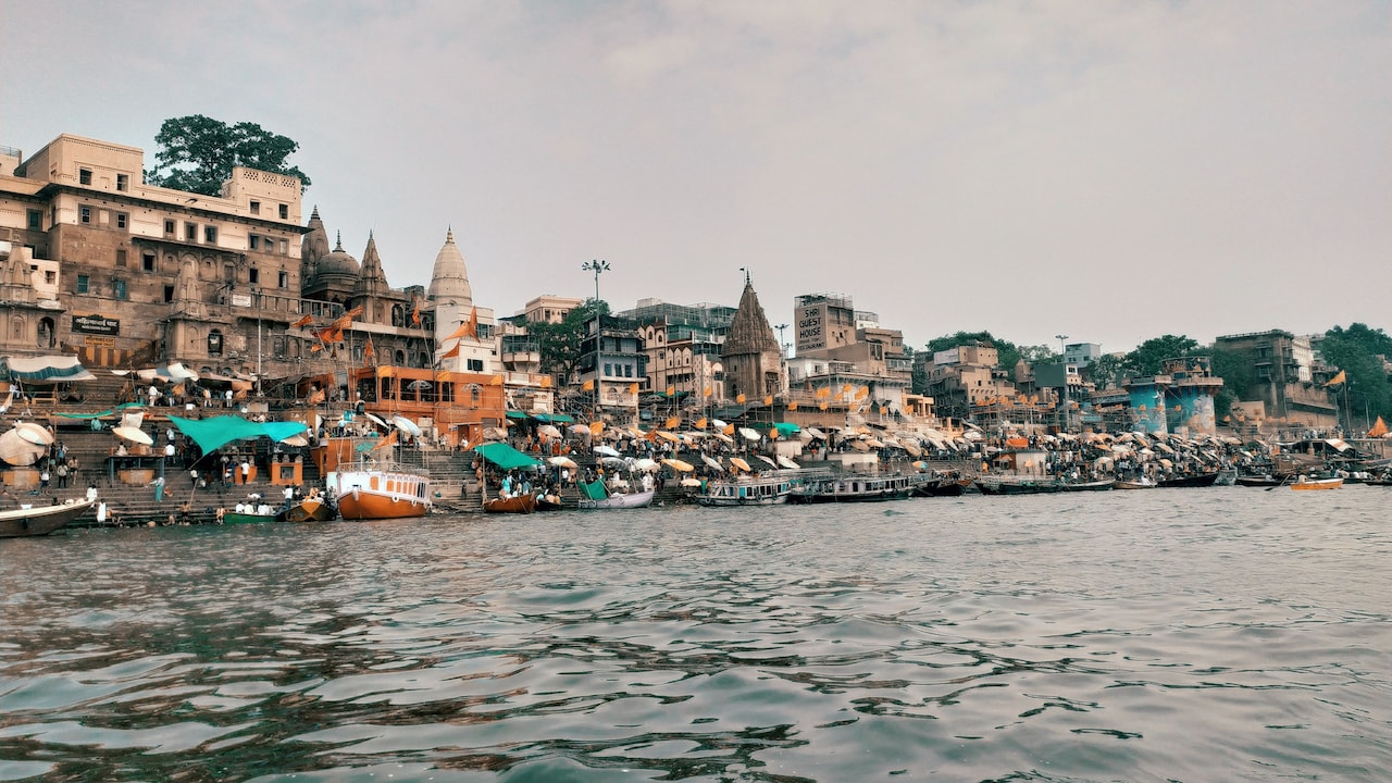 Which sarees you can wear in Varanasi from Myntra Right To Fashion Sale?