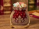 Raksha Bandhan पर बहन को दें ये खूबसूरत पोटली और बैग्स, केवल 500 रुपये में सिंपल आउटफिट को भी देंगे हैवी लुक