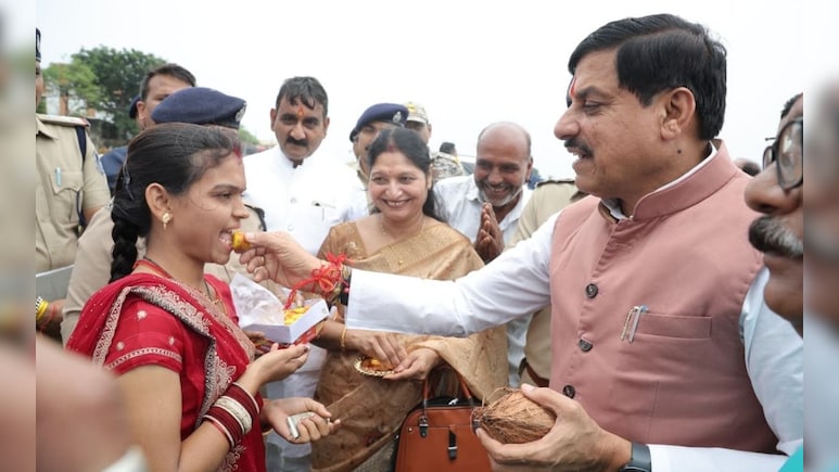 रक्षाबंधन पर खाचरौद पहुंचे मुख्यमंत्री डॉ. मोहन यादव, बहनों ने बांधी राखी, CM ने कराया मुंह मीठा