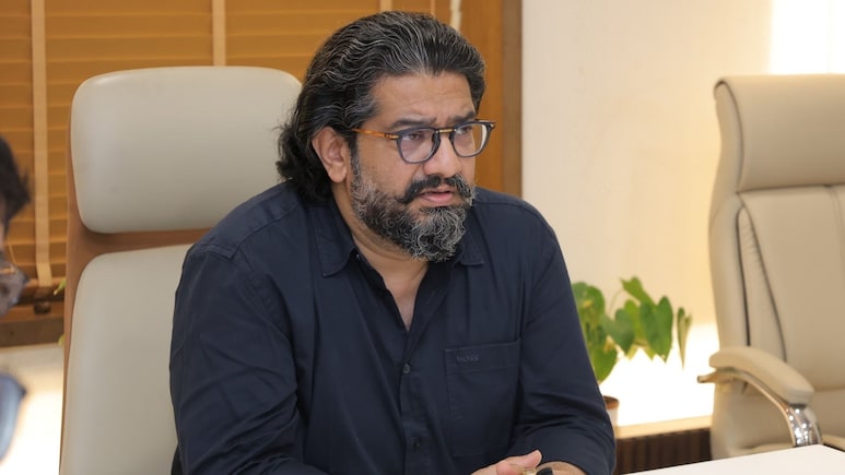 चाकणच्या खड्ड्यांचा विषय संपणार? तळेगाव-शिक्रापूर मार्गावर युद्धपातळीवर काम; मंत्री भोसले ॲक्शन मोडमध्ये