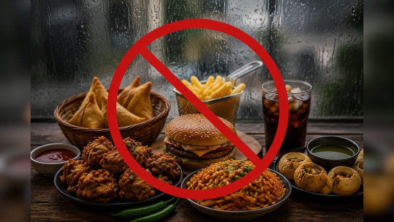 Monsoon Diet: बारिश के मौसम में कौन-सी 7 चीजें खाने से बचना चाहिए?