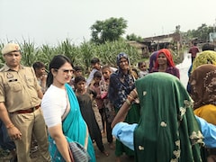 बुखार है आपको, बैग में देखती हूं दवाई होगी... हापुड़ डीएम IAS कव‍िता मीना का VIDEO वायरल
