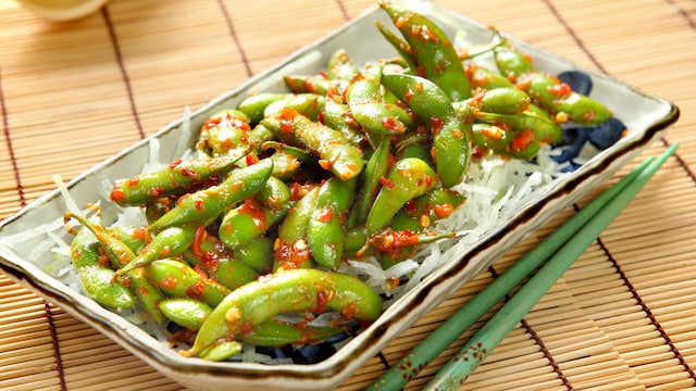 Edamame can be a good snack for many because it provides protein and fibre.
