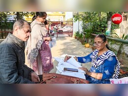Delhi SIR: ड्राफ्ट वोटर लिस्&zwj;ट से 47 लाख लोगों के नाम कटे... जुड़वाएं कैसे? फॉर्म-6 के साथ ये डॉक्&zwj;यूमेंट्स तैयार रखें