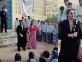 स्कूल में स्वतंत्रता दिवस पर पहुंचे 'शाहरुख खान'!, 'झूमे जो पठान' पर किया ऐसा डांस..देख बच्चों ने पकड़ लिया माथा