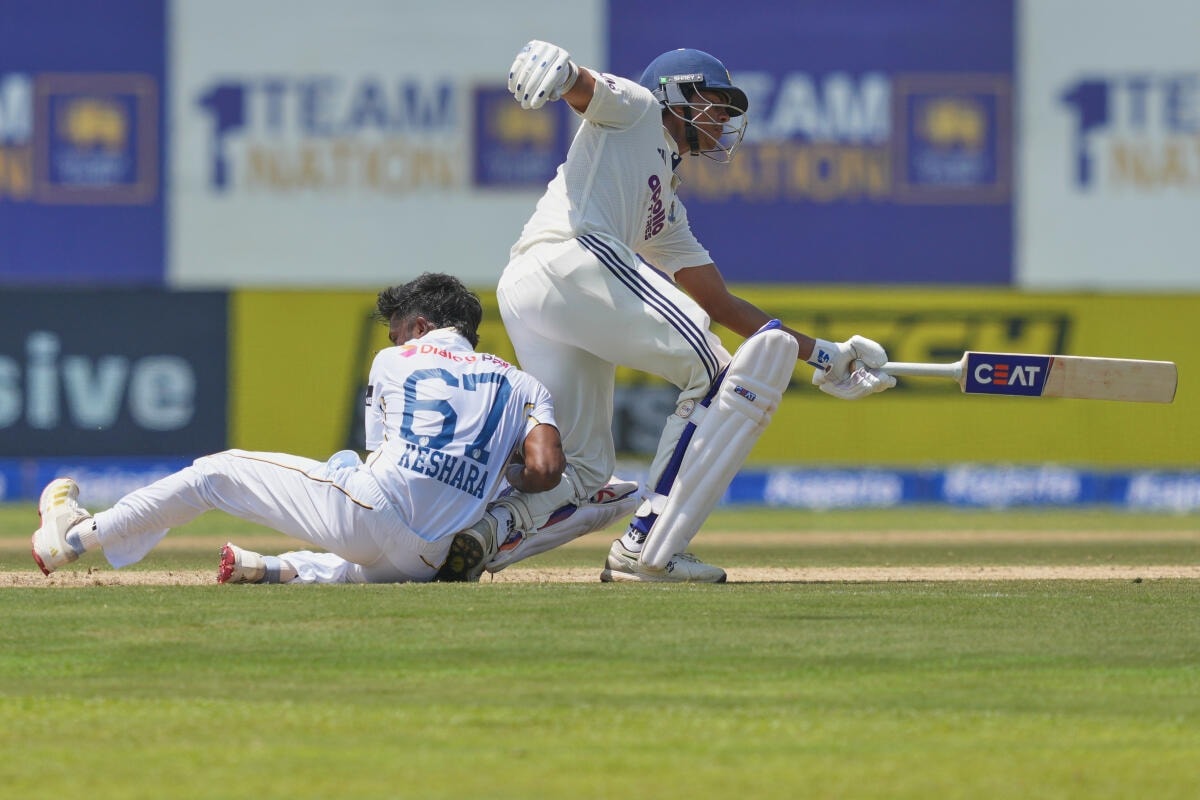Jaiswal Loses Wicket After Bizarre Run-Out. KL Rahul's Reaction Says It All