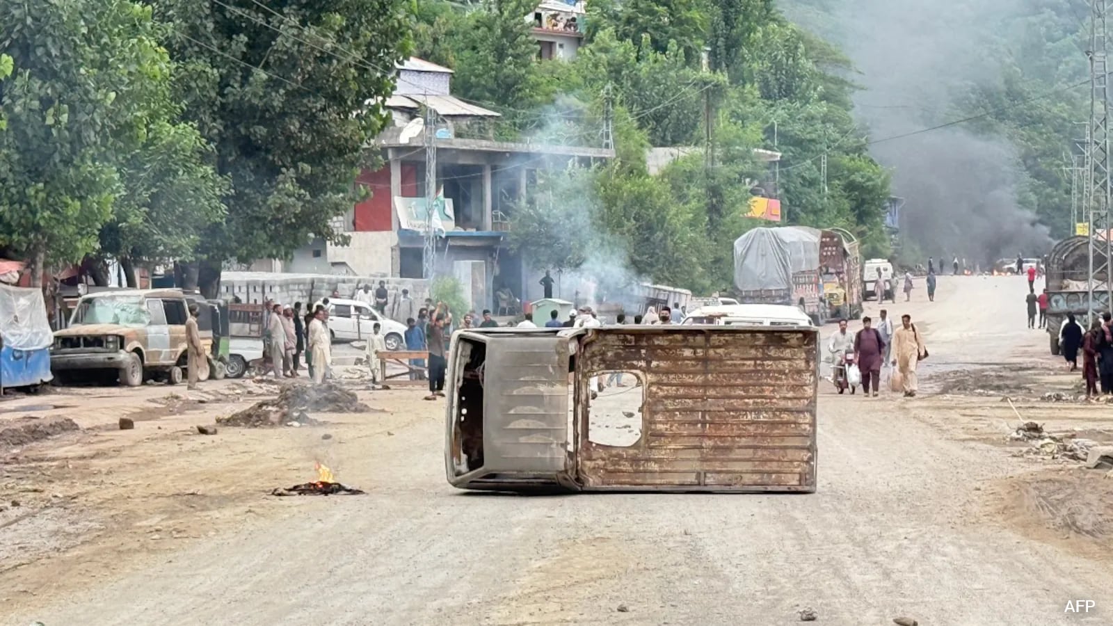 Pakistan Broadens Foreign Media Curbs Amid PoK Unrest