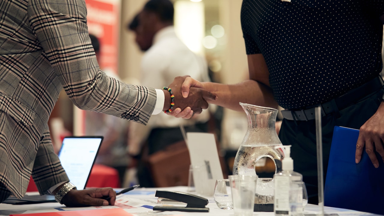US Jobless Claims Edged Up To 209,000 Last Week