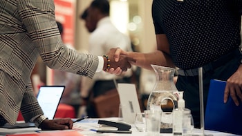 US Jobless Claims Edged Up To 209,000 Last Week