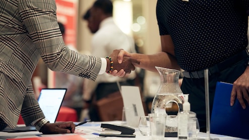 US Jobless Claims Edged Up To 209,000 Last Week