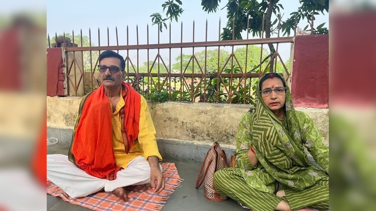 रुद्राभिषेक के बाद पूजा सामग्री विसर्जित करने गए थे पति-पत्नी, दोनों गंगा में डूबे, पति का शव तक नहीं मिला