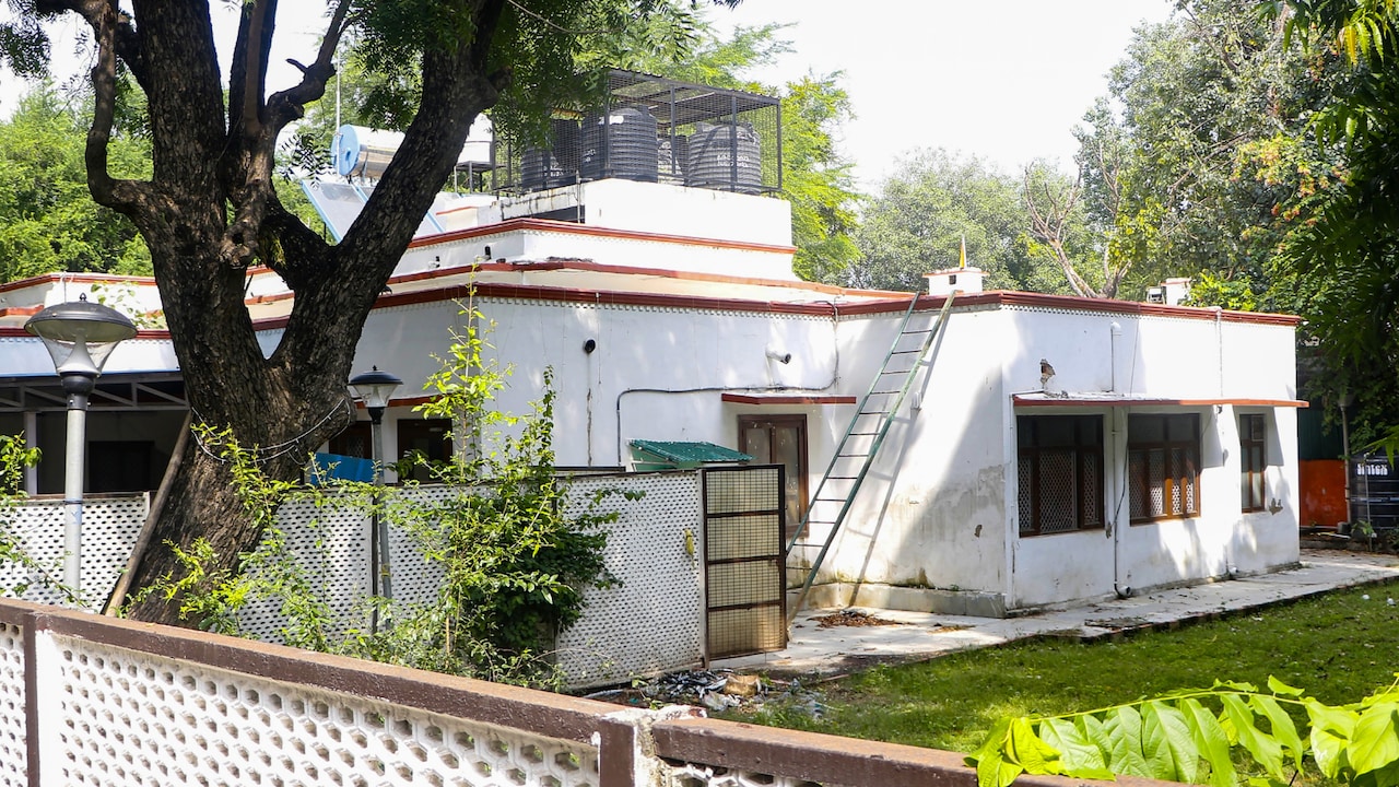 मंत्रियों के बंगलों पर 92 करोड़ खर्च को लेकर घमासान, कांग्रेस-AAP ने सरकार को घेरा