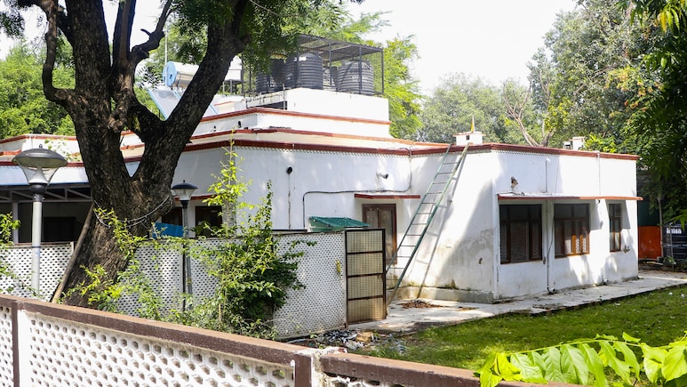 मंत्रियों के बंगलों पर 92 करोड़ खर्च को लेकर घमासान, कांग्रेस-AAP ने सरकार को घेरा