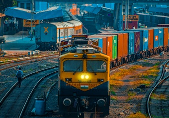 Indian Railways NTES App: స్టేషన్&zwnj;లో హడావుడికి చెక్.. మీ మొబైల్&zwnj;లోనే రైలు రాక, పోకల సమయాలు