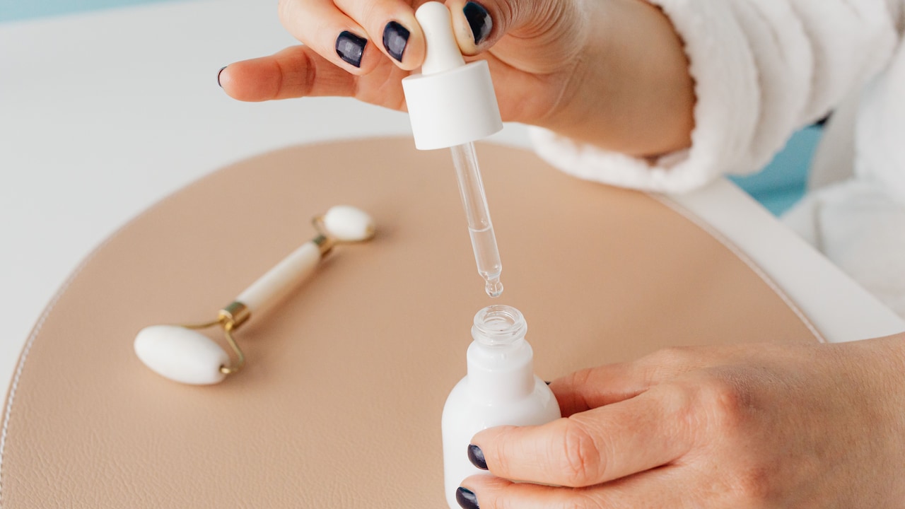 Using too much quantity can also cause the skin to peel Using too much quantity can also cause the skin to peel