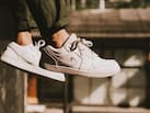ननद-भाभी सब पूछेंगी कहां से लिया! मात्र ₹5,000 के अंदर घर ले आएं Nike के ये स्नीकर्स