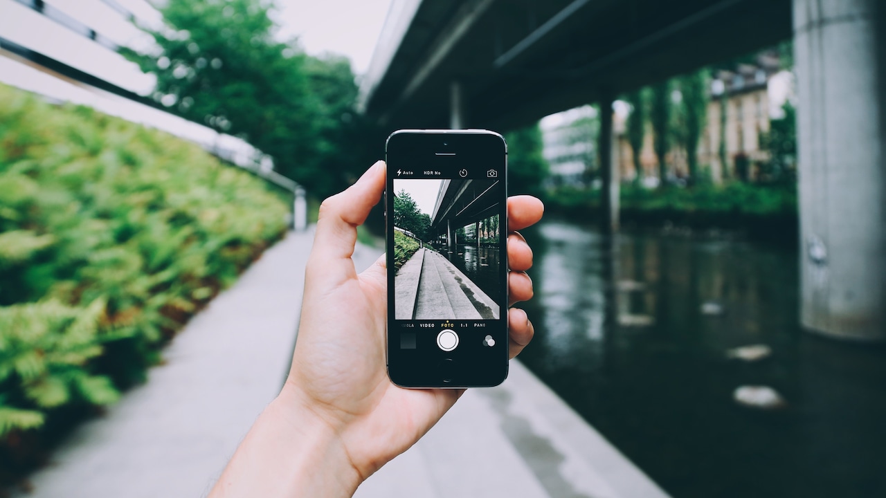 10 Smartphone Photography Myths That Could Be Ruining Your Photos 10 Smartphone Photography Myths That Could Be Ruining Your Photos