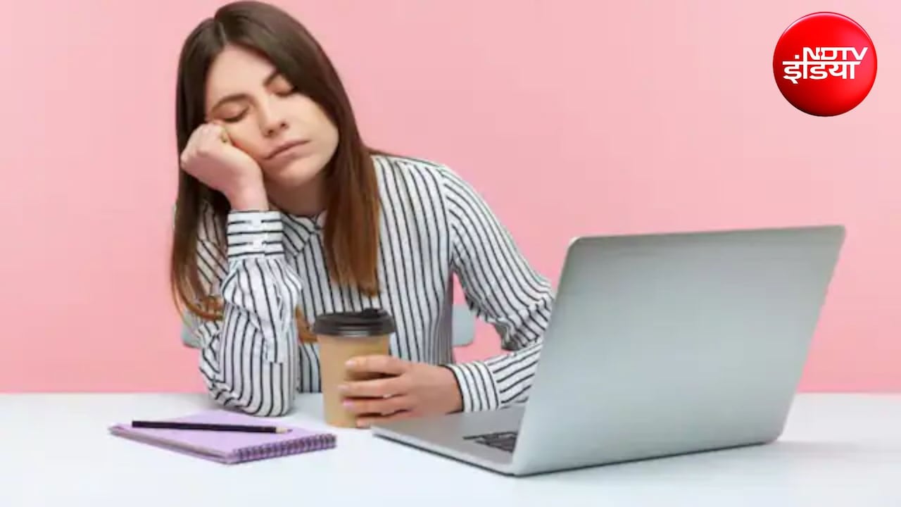 थकान के बावजूद रात में सोने का मन क्यों नहीं करता? जानिए क्या है 'Revenge Bedtime' और इससे कैसे निकलें