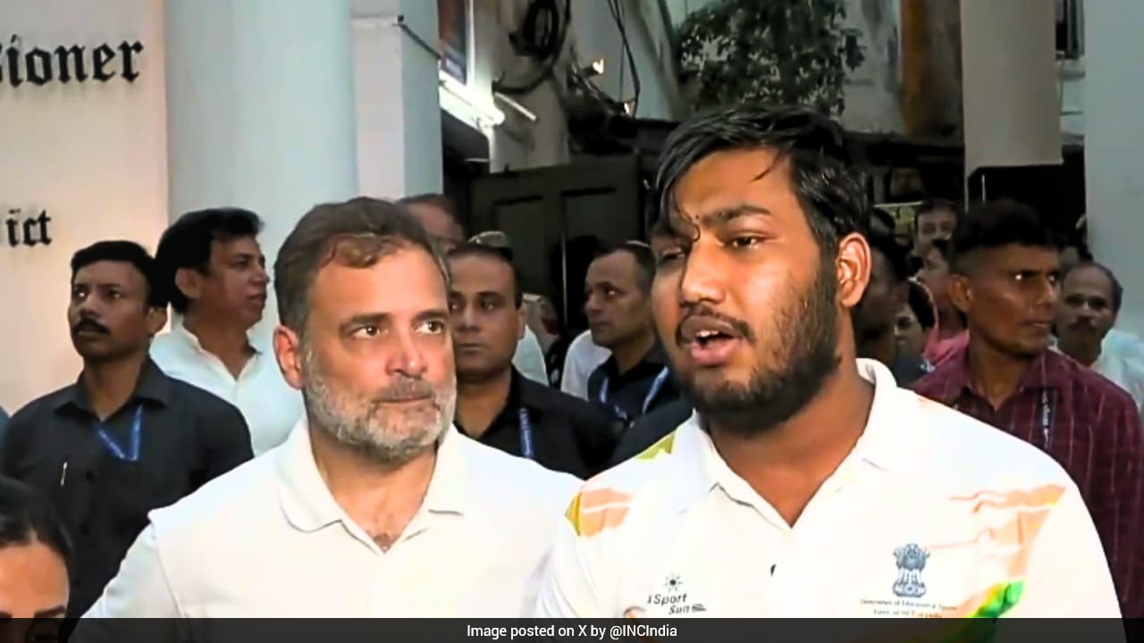 "Saw Person In Blue Uniform With Large Gun": Delhi Pellet Victim In FIR After Rahul Gandhi's Dharna