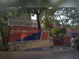 यूपी पुलिस का सिपाही करता था छात्रा का पीछा, राह चलती का पकड़ा हाथ