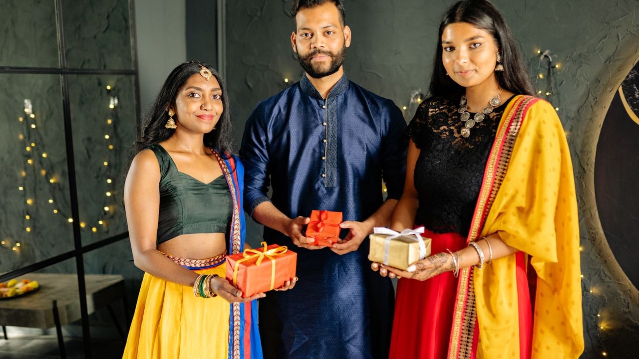 Choosing The Right Gift For Sister This Raksha Bandhan Choosing The Right Gift For Sister This Raksha Bandhan