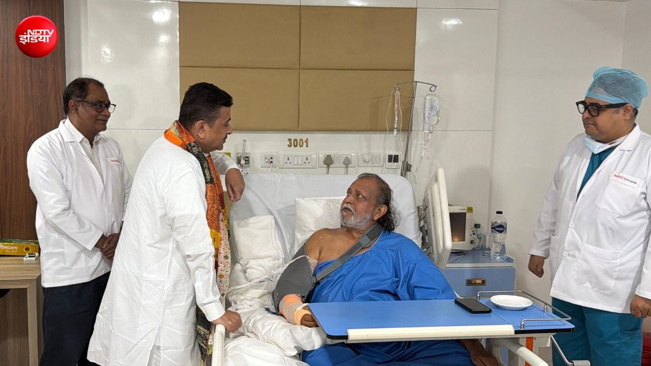 74 साल की उम्र में बिगड़ी मिथुन चक्रवर्ती की तबीयत, अस्पताल में मिलने पहुंचे पश्चिम बंगाल के CM
