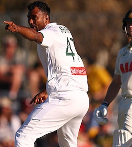 Steve Smith Dares Bangladesh Fielders To Take DRS Review. This Happens Next - Video