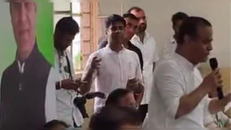 "स&zwj;िर्फ राहुल गांधी और मल्&zwj;ल&zwj;िकार्जुन खरगे के नारे लगाओ", बैठक में ज&zwj;िलाध्&zwj;यक्ष के नाम लगे नारे तो दी नसीहत&nbsp;