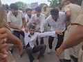 छात्रसंघ चुनाव की मांग को लेकर जोधपुर में सड़कों पर उतरे छात्र, पुलिस से उलझे, जवानों ने खदेड़ा