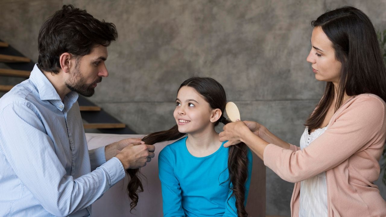 हर पैरेंट्स को अपने बच्चे को सिखाने चाहिए ये 7 'स्मार्ट झूठ', Child Psychologist ने बताया कब और कैसे आते हैं काम
