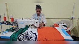देश के 18 राज्यों में फहराया जाएगा ग्वालियर में बना तिरंगा, जानिए कैसे तैयार होता है राष्ट्रीय ध्वज