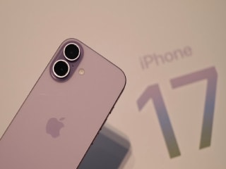 iPhone 17 दुनिया में सबसे ज्यादा बिकने वाला फोन, Samsung का Galaxy S26 Ultra रह गया इतना पीछे!