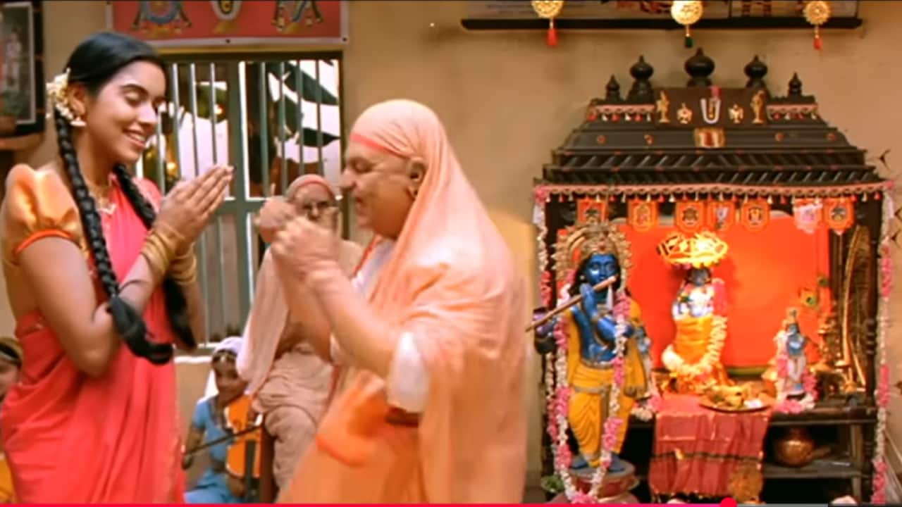 श्रीकृष्ण के भक्तों के अमृत है ये भजन, कठपुतली की मदद से  दिखाई लीला, दस किरदारों में नजर आया था लीड हीरो