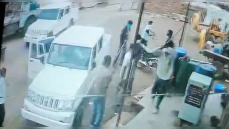 फैक्&zwj;ट्री में घुसकर ताबड़तोड़ फायर&zwj;िंग करने वाले 6 बदमाश ग&zwj;िरफ्तार, CCTV में कैद हो गई थी घटना&nbsp;