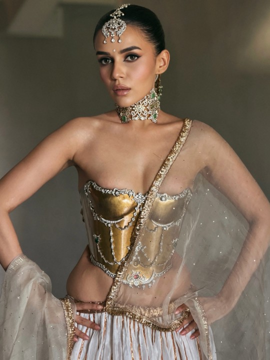 Komal Pandey Brings Couture Drama To Ethnic Fashion