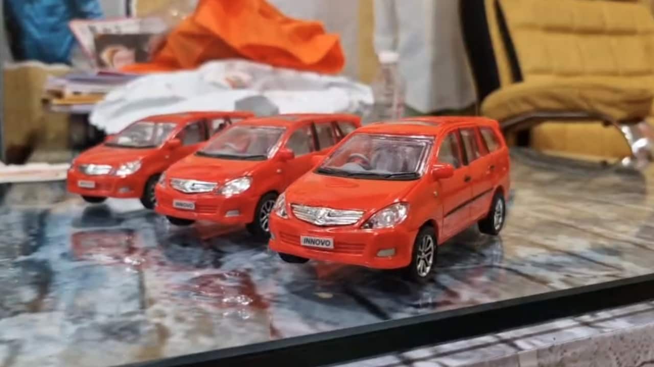 Raj Thackeray's Party Sends Toy Cars To Mumbai Civic Body After Innova Row
