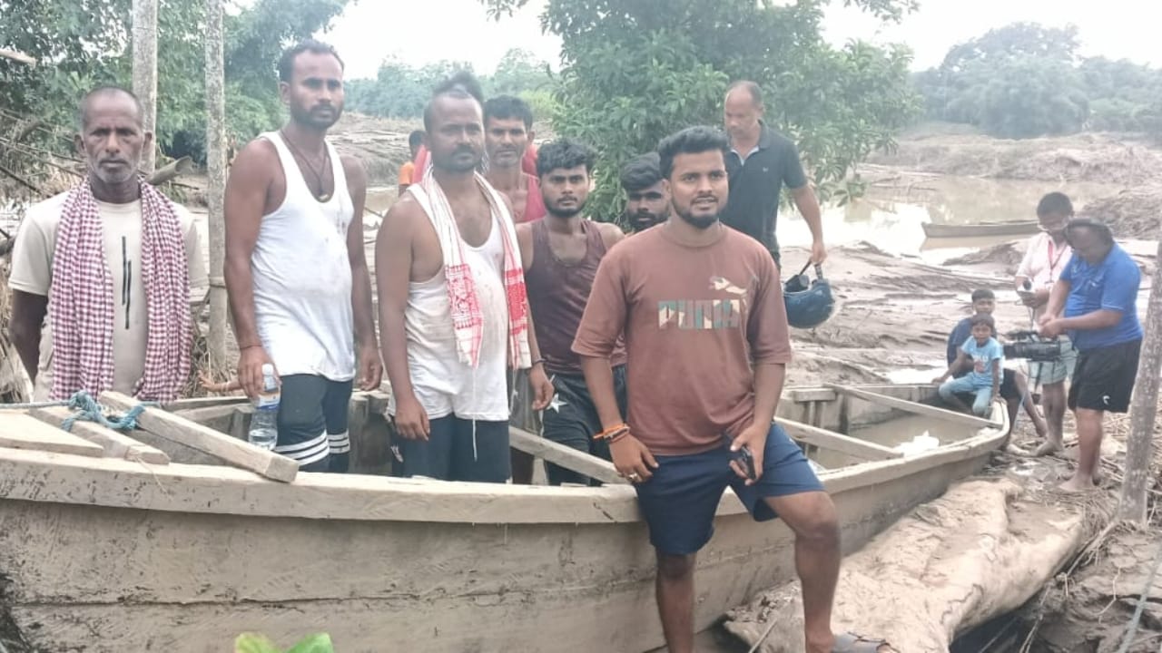 No Training, No Motorboat: Class 10 Dropout Rescues 2,000 In Assam Floods