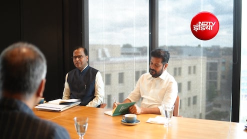 जेडी वेंस और जोहरान ममदानी से मुलाकात के कारण अटका रेवंत रेड्डी का US दौरा; UK गए फिर अमेरिका पर रोक क्यों?
