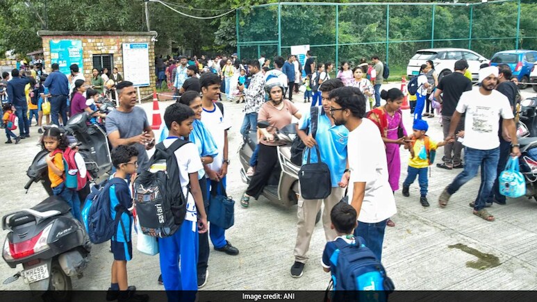 19 अगस्त को स्कूल बंद रहेंगे या खुलेंगे? भारी बारिश के बीच छात्रों और अभिभावकों के लिए जरूरी अपडेट