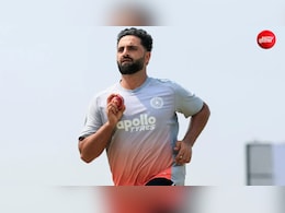 'बेंगलुरु जाने की जरूरत नहीं,' एयरपोर्ट पर थे आकिब नबी, तभी आया टीम इंडिया से फोन