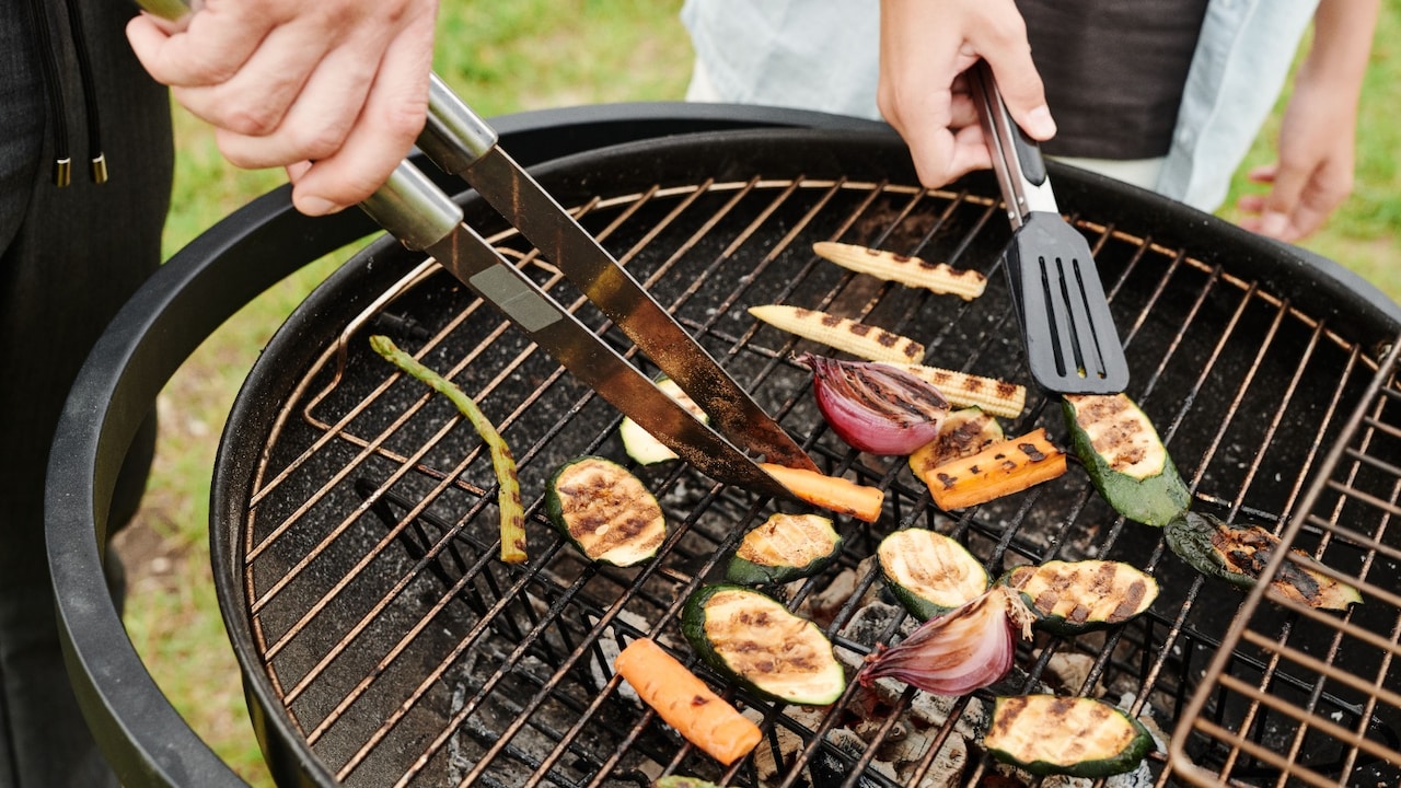 A handy set of kitchen tongs that make cooking, serving, and grilling that much easier A handy set of kitchen tongs that make cooking, serving, and grilling that much easier