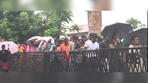 उज्जैन में झमाझम बारिश के बावजूद महाकाल के दरबार में उमड़ी भीड़, रात 10 बजे तक चलेंगे दर्शन