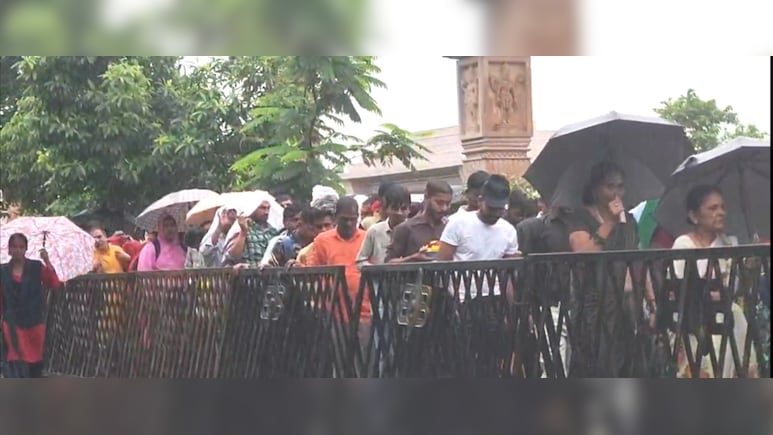 उज्जैन में झमाझम बारिश के बावजूद महाकाल के दरबार में उमड़ी भीड़, रात 10 बजे तक चलेंगे दर्शन