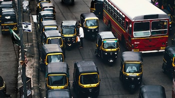 Mumbai Traffic Jam Alert: Truck Accident On Eastern Express Highway Causes Disruption