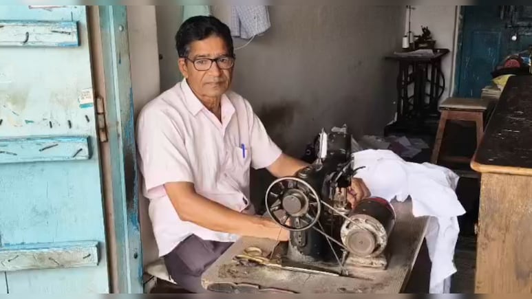 15 हजार कमाने वाले दर्जी को 974 करोड़ का टैक्&zwj;स जमा करने का नोटिस, ईमेल से भेज द&zwj;िया जवाब&nbsp;