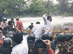 शाजापुर में युवक कांग्रेस के 'हल्ला बोल' में बवाल, पुलिस ने वाटर कैनन का किया प्रयोग