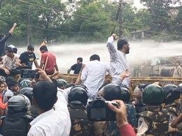 शाजापुर में यूथ कांग्रेस के 'हल्ला बोल' में बवाल, पुलिस ने वाटर कैनन का किया प्रयोग